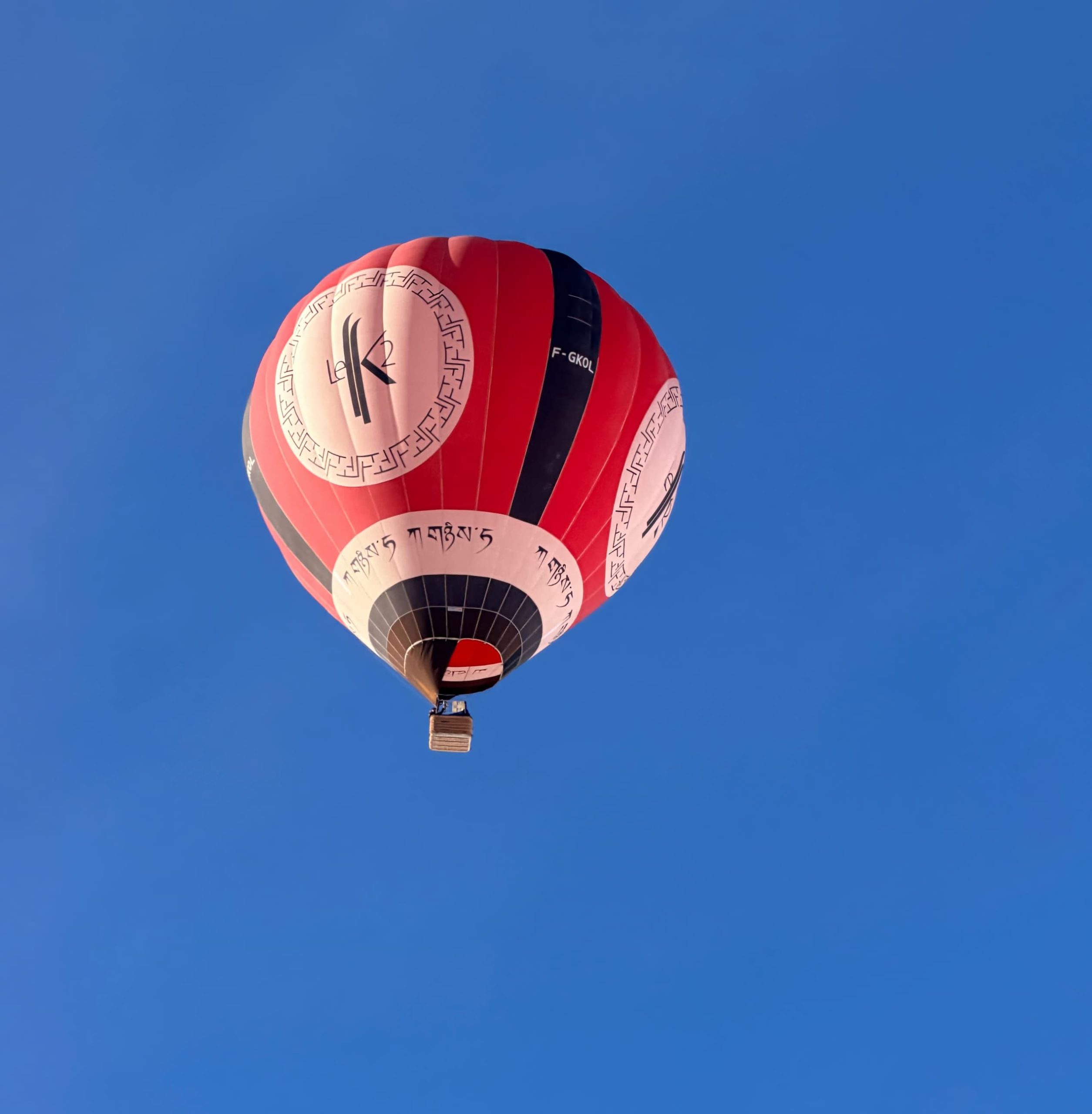 Hot air balloon over Hôtel K2 Courchevel mountains
