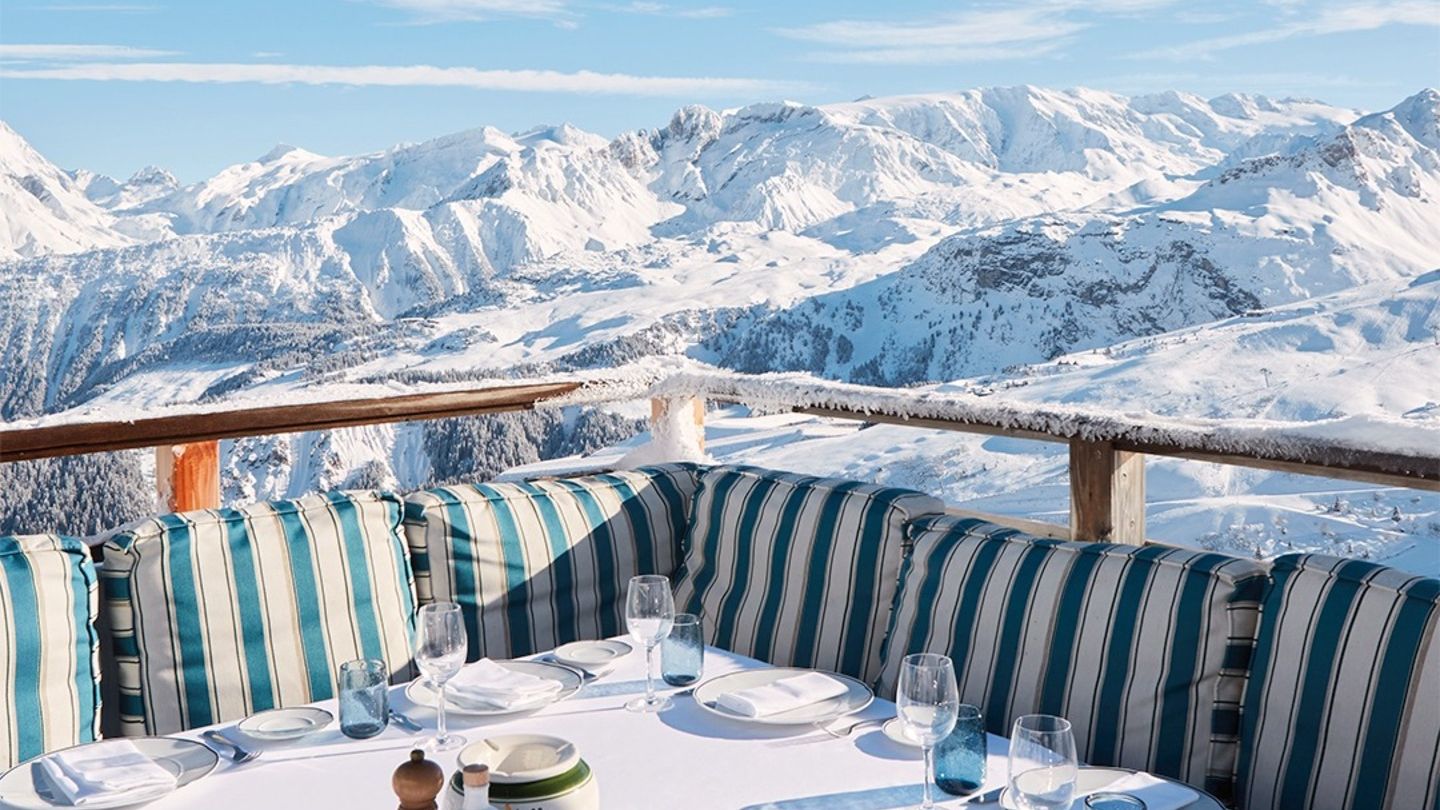 Terrace table at Bagatelle with the Courchevel valley and snow-covered peaks behind