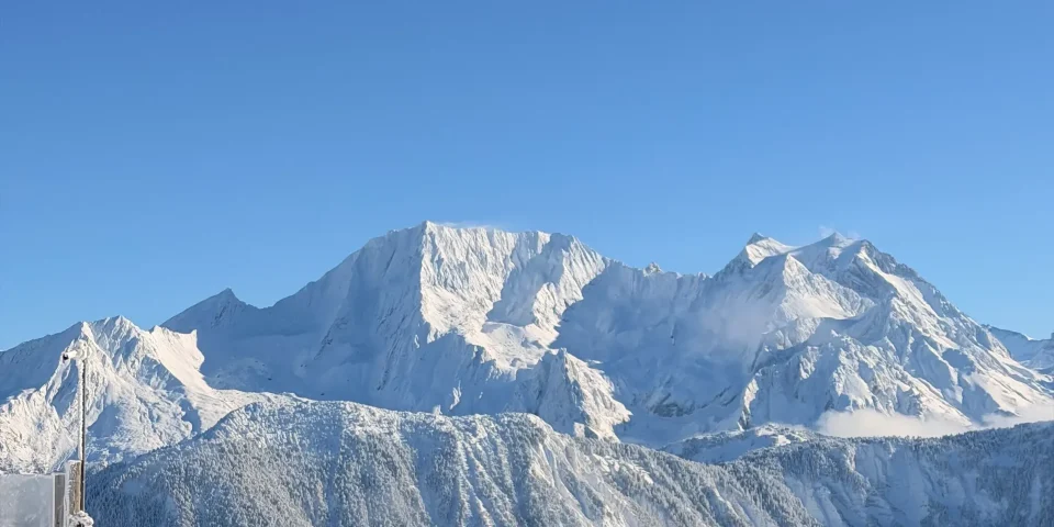 Snowy mountains in Les 3 Vallées ski area